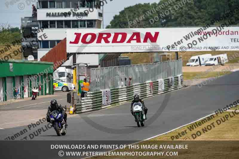 Vintage motorcycle club;eventdigitalimages;mallory park;mallory park trackday photographs;no limits trackdays;peter wileman photography;trackday digital images;trackday photos;vmcc festival 1000 bikes photographs